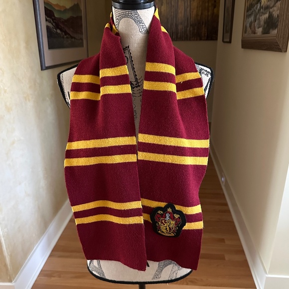 Harry Potter Gryffindor Knit Scarf Red Gold - Picture 1 of 9